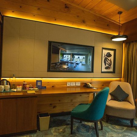 Radisson Blu Resort Дармсала Экстерьер фото