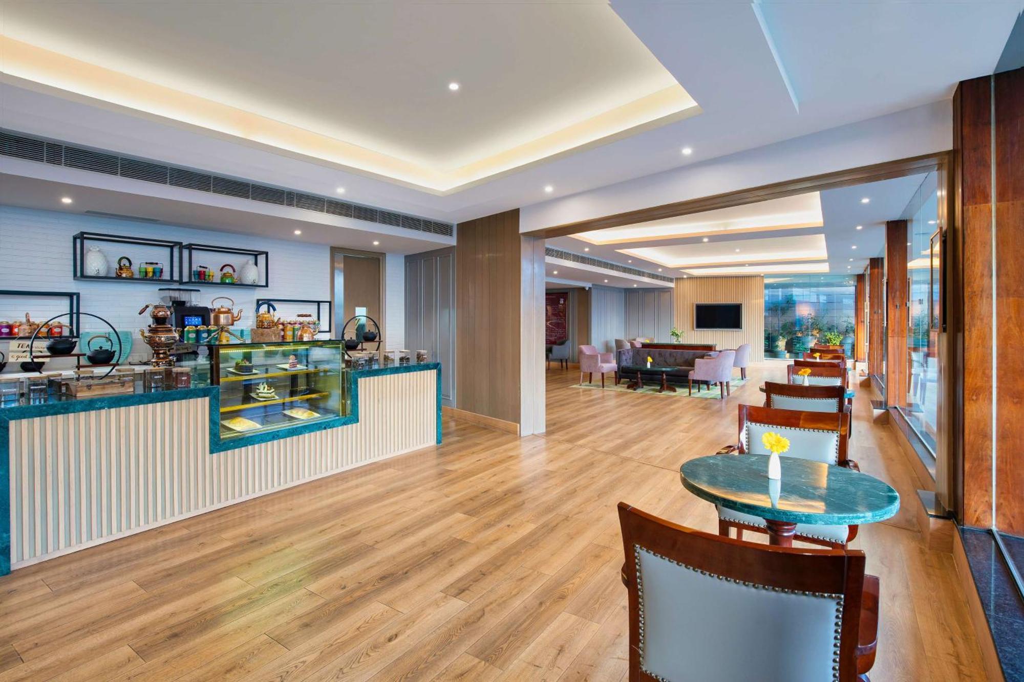 Radisson Blu Resort Дармсала Экстерьер фото