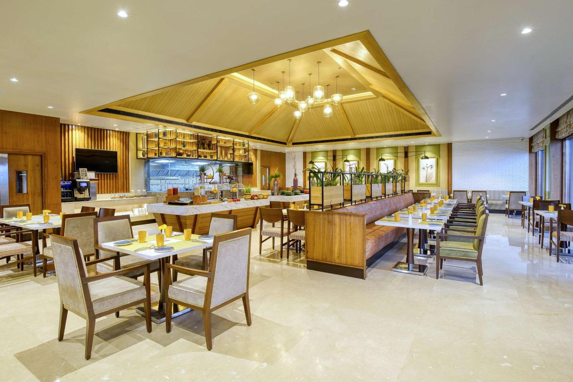 Radisson Blu Resort Дармсала Экстерьер фото