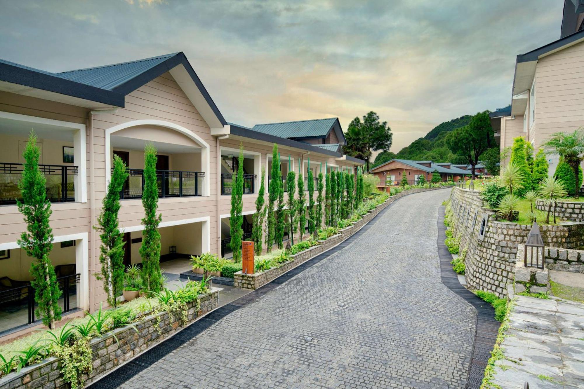 Radisson Blu Resort Дармсала Экстерьер фото